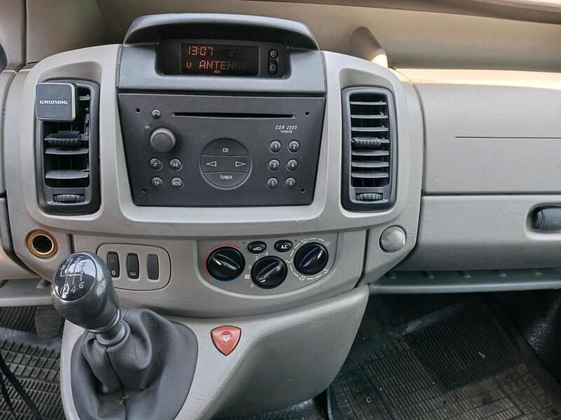 Silber Gebraucht 2003 Opel Vivaro Van | 6.600 € (Teuer) - Bild 1/4