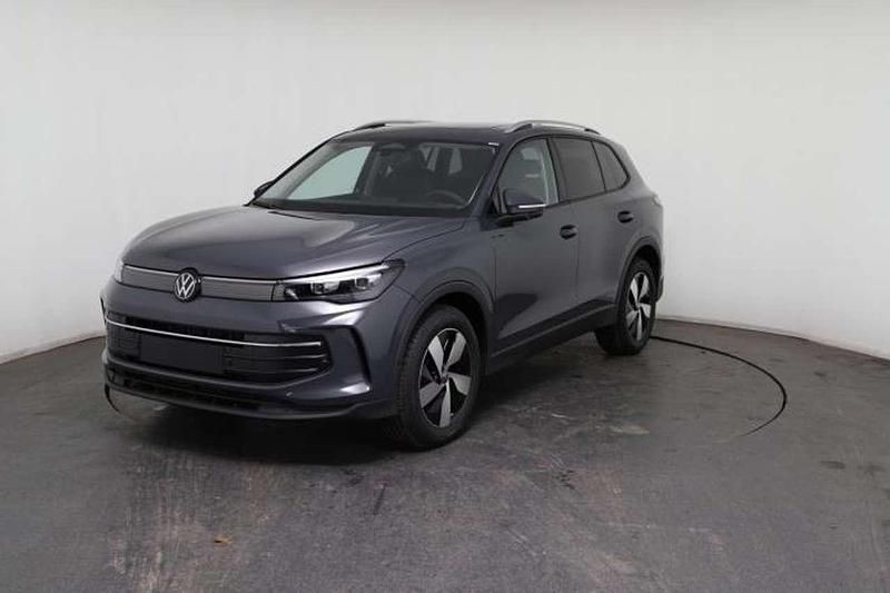 Neu VW Tiguan 150 PS (110 kW) 2025 Blau, nightshade blue v2v2 SUV