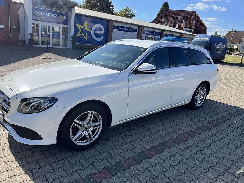 Weiß Gebraucht 2018 Mercedes E200 Kombi | 19.000 € (Superpreis) - Bild 1/4