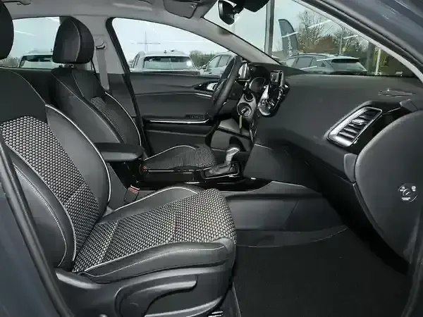 Neu Kia XCeed 150 PS (110 kW) 2026 Pentametal grau SUV