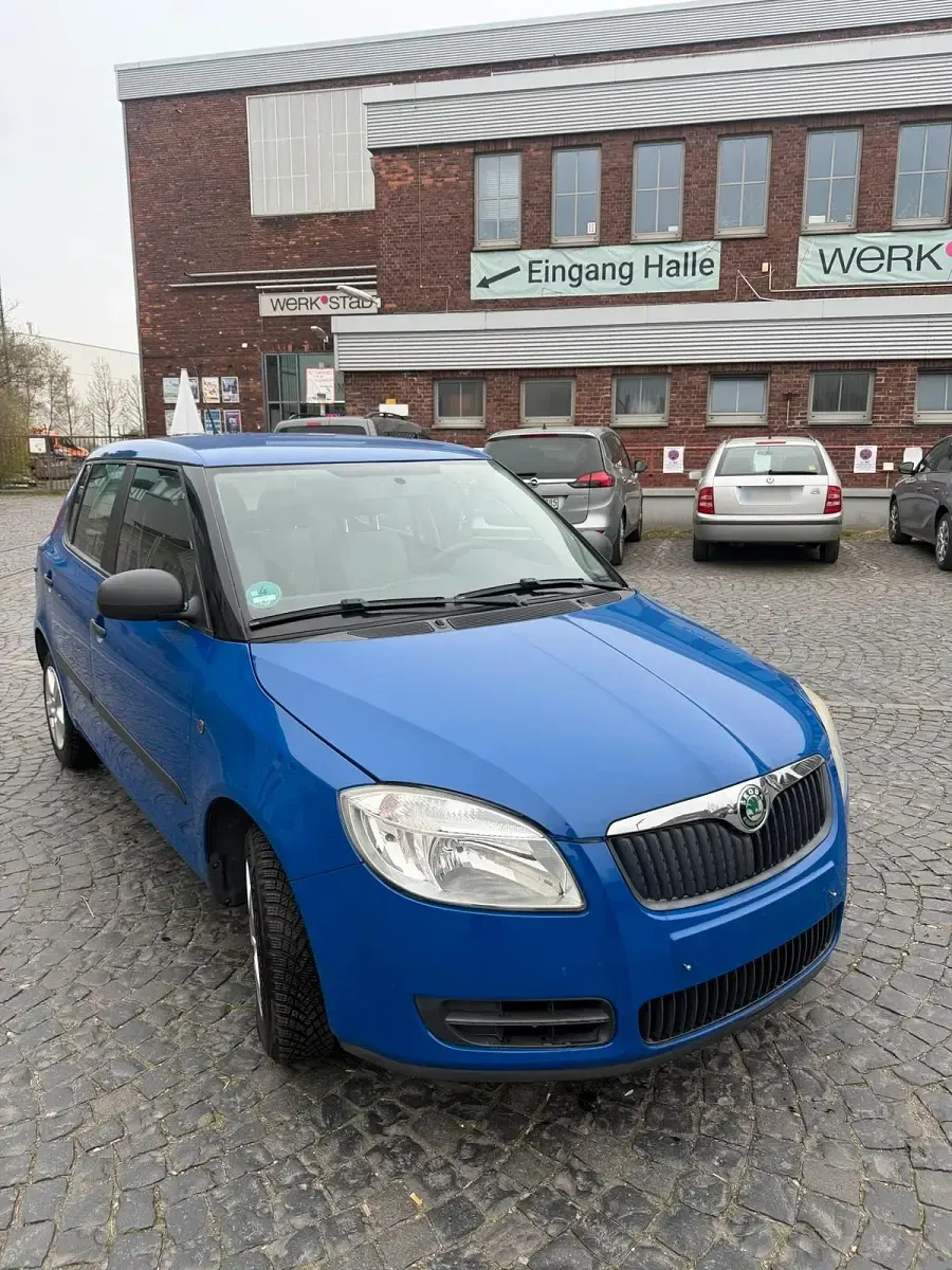 Gebraucht Skoda Fabia 52 PS (38 kW) 2010 Blau Kleinwagen