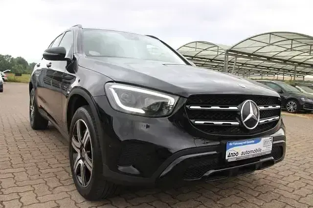 Gebraucht Mercedes GLC300e Exclusive 320 PS (235 kW) 2021 Schwarz SUV