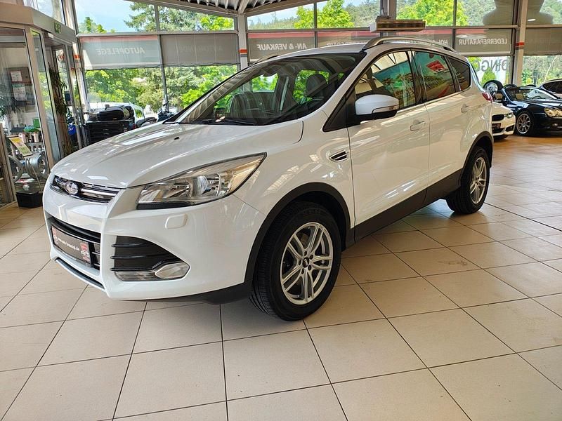 Weiß Gebraucht 2015 Ford Kuga Titanium SUV | 9.200 € (Guter Preis) - Bild 1/4