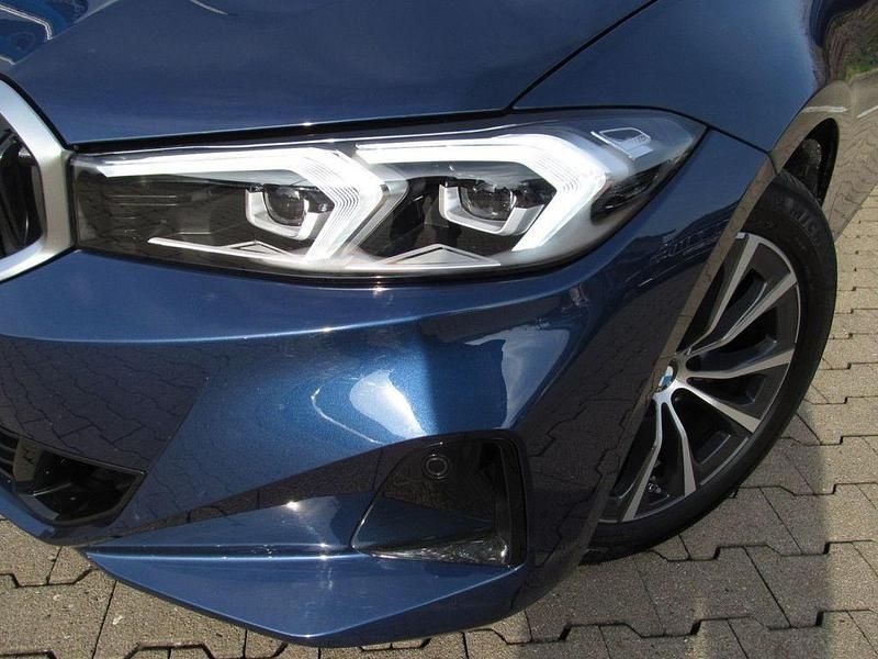 Gebraucht BMW 318 156 PS (114 kW) 2023 Blau Limousine
