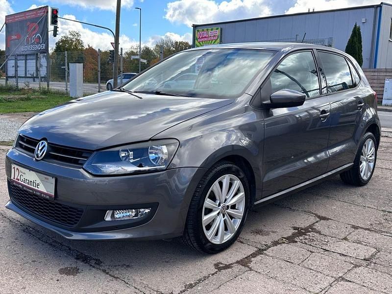 Grau Gebraucht 2010 VW Polo Team Limousine | 4.990 € (Guter Preis) - Bild 1/4