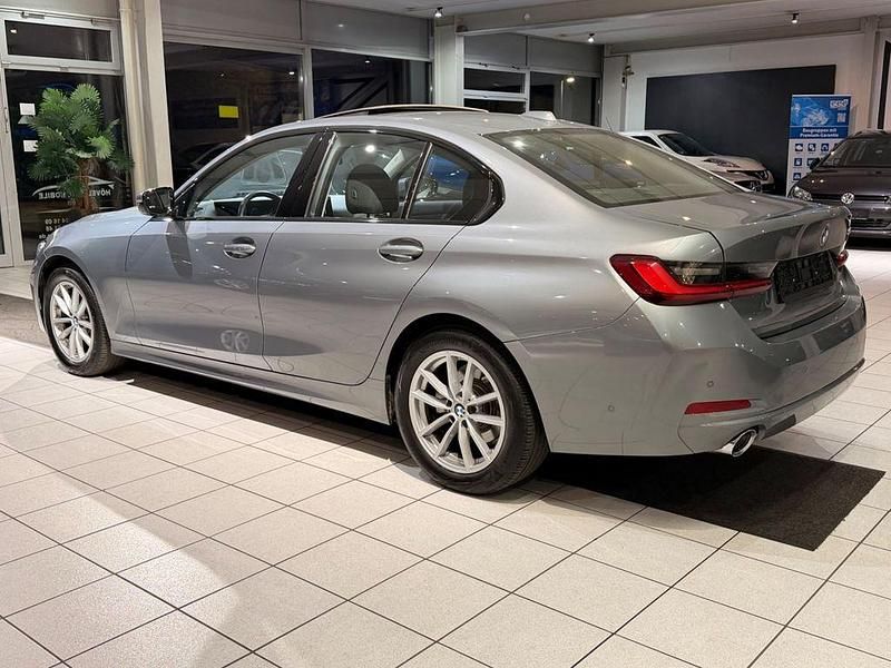 Gebraucht BMW 320 184 PS (135 kW) 2023 Grau Limousine