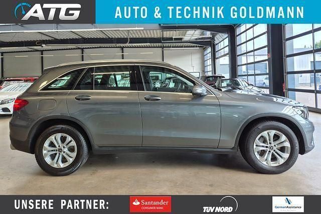 Selenitgrau metalliclack Gebraucht 2018 Mercedes GLC220 SUV | 26.950 € (Guter Preis) - Bild 1/4