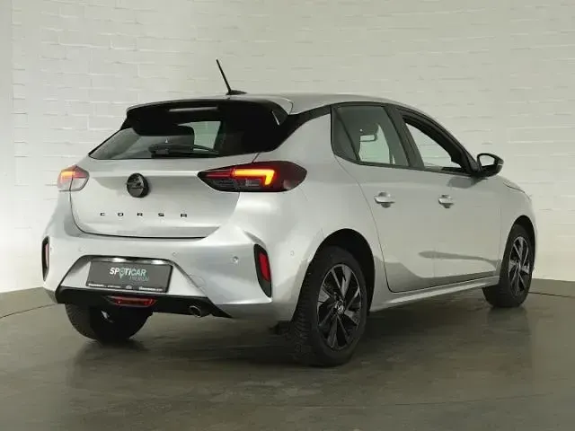 Gebraucht Opel Corsa 101 PS (74 kW) 2025 Kristall silber Kleinwagen