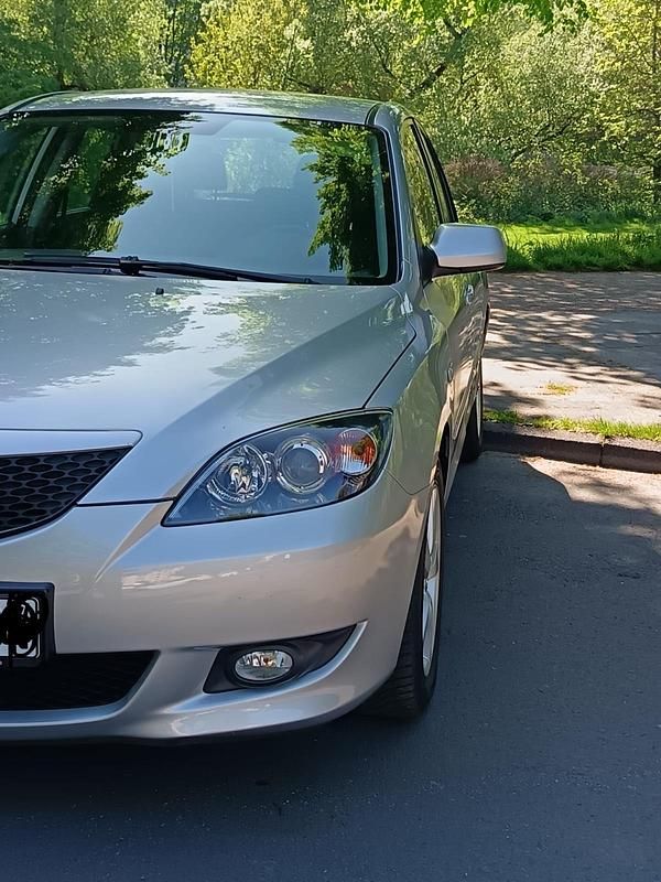 Grau Gebraucht 2005 Mazda 3 Limousine | 3.000 € (Fairer Preis) - Bild 1/4