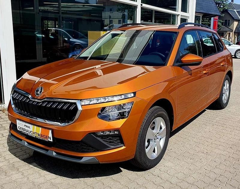 Phoenixorange metallic Neu 2025 Skoda Kamiq Selection SUV | 25.585 € (Etwas zu teuer) - Bild 1/4