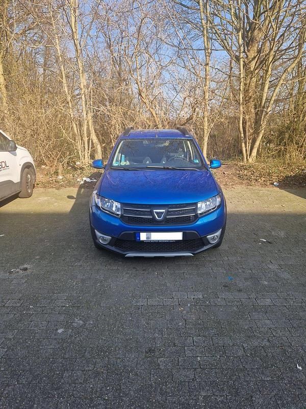 Blau Gebraucht 2015 Dacia Sandero Prestige Kleinwagen | 6.499 € (Guter Preis) - Bild 1/4