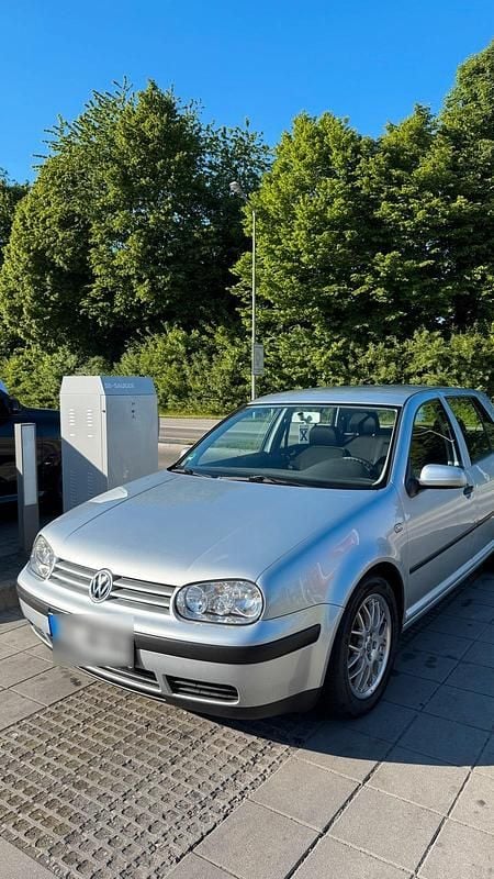 Silber Gebraucht 2000 VW Golf IV Basis Limousine | 2.100 € (Etwas zu teuer) - Bild 1/4