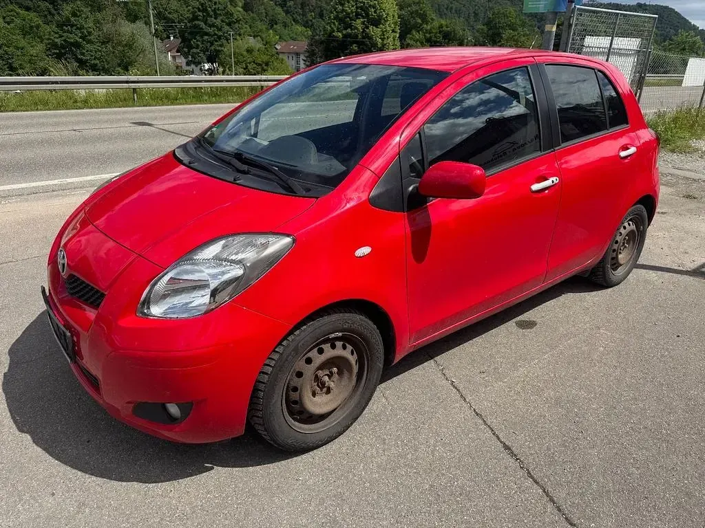 Gebraucht Toyota Yaris 99 PS (72 kW) 2013 Rot Kleinwagen