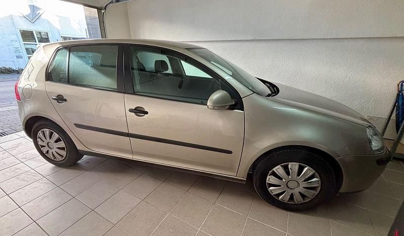 Gebraucht VW Golf IV Trendline 75 PS (55 kW) 2005 Gold Limousine