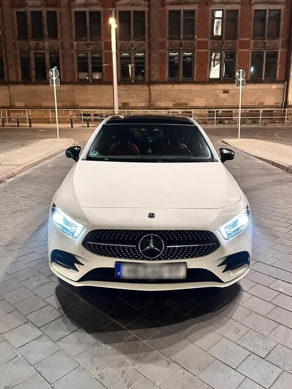 Weiß Gebraucht 2019 Mercedes A250 AMG line Limousine | 25.500 € (Superpreis) - Bild 1/4