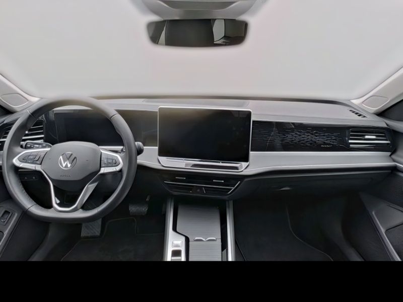 Gebraucht VW Passat Elegance 150 PS (110 kW) 2024 Grau Van / Kleinbus