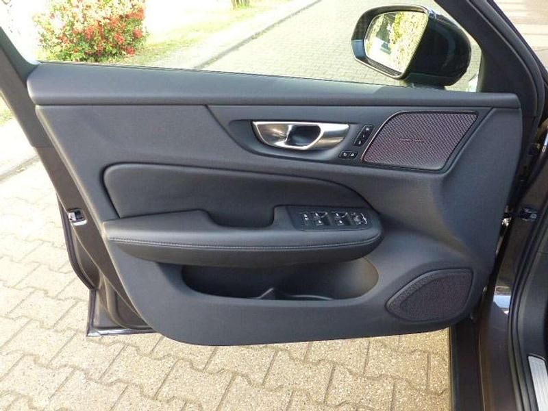 Gebraucht Volvo V60 Plus 197 PS (144 kW) 2024 Platinum grey Kombi