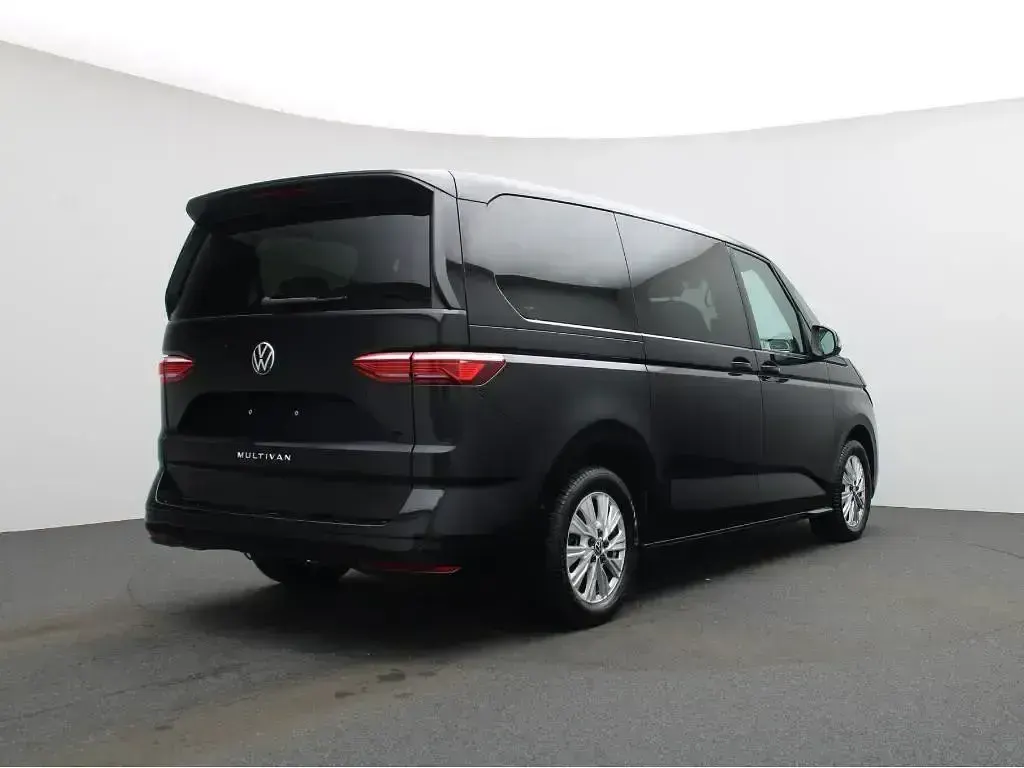 Gebraucht VW Multivan Life 150 PS (110 kW) 2025 Schwarz Van / Kleinbus