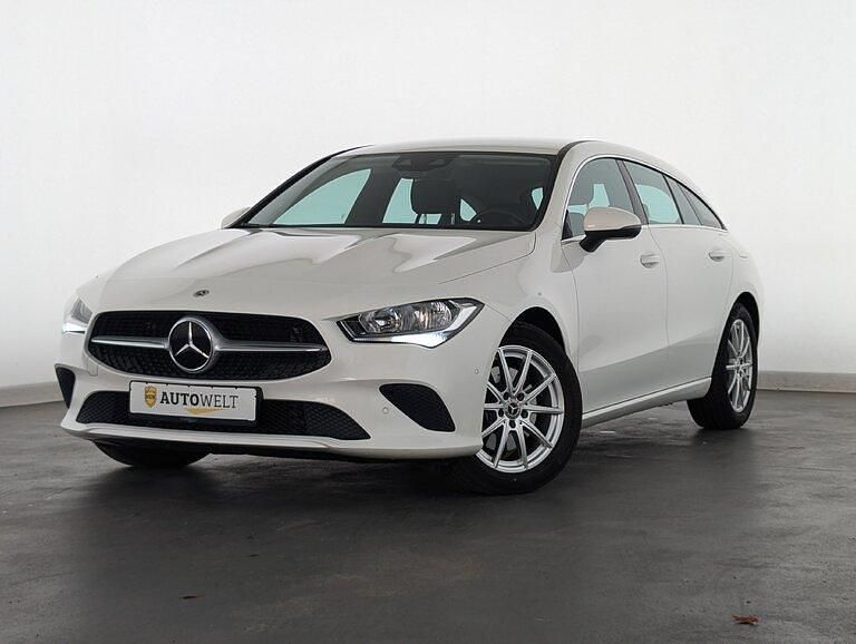 Polarweiss Gebraucht 2021 Mercedes CLA220 Shooting Brake Kombi | 26.460 € (Guter Preis) - Bild 1/4