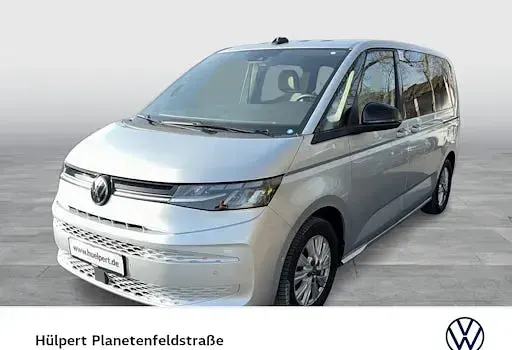 Gebraucht VW Multivan Life 150 PS (110 kW) 2024 Silber Van / Kleinbus