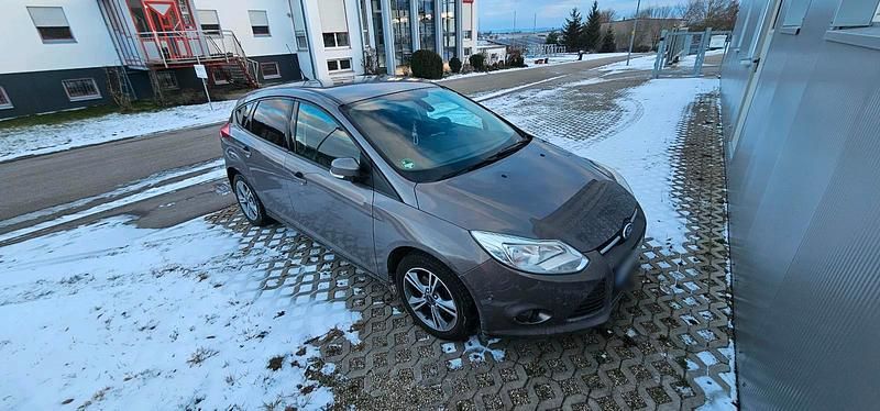 Gebraucht Ford Focus 116 PS (85 kW) 2014 Braun Kombi