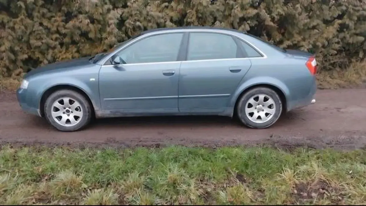 Gebraucht Audi A4 131 PS (96 kW) 2001 Blau Limousine
