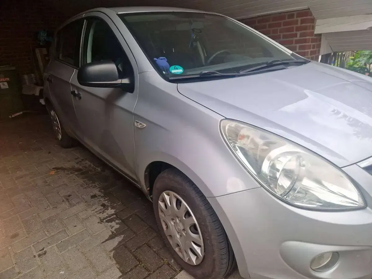 Gebraucht Hyundai i20 Classic 77 PS (56 kW) 2011 Silber Kleinwagen