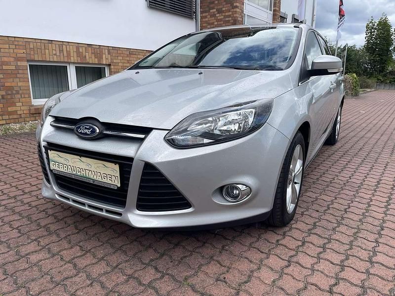 Silber Gebraucht 2012 Ford Focus Champions Edition Limousine | 4.999 € (Fairer Preis) - Bild 1/4