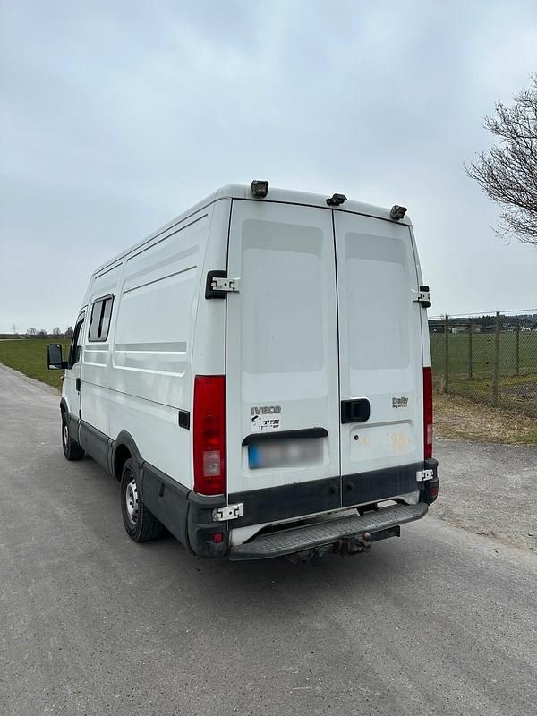 Second-hand Iveco Daily 116 CP (85 kW) 2003 Alb Monovolum