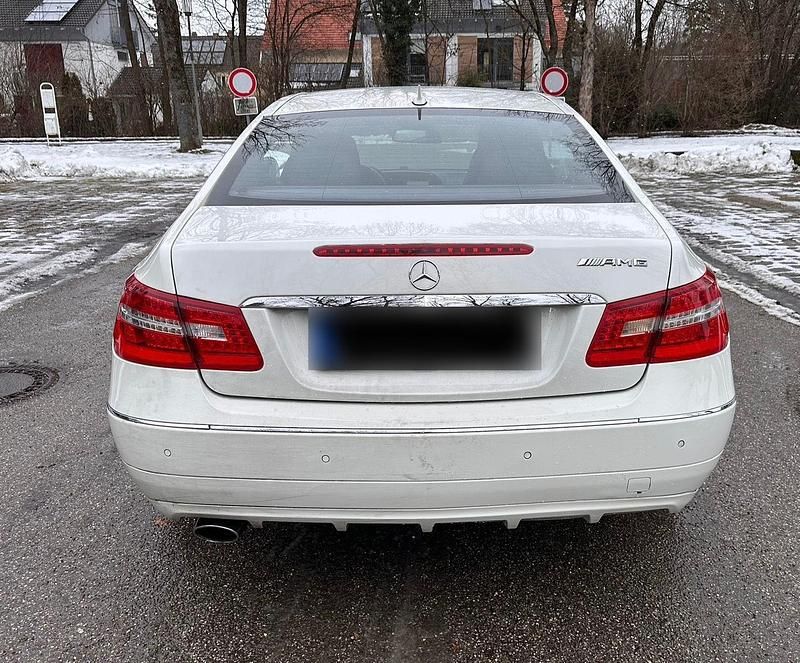 Gebraucht Mercedes E220 170 PS (125 kW) 2012 Weiß Coupé