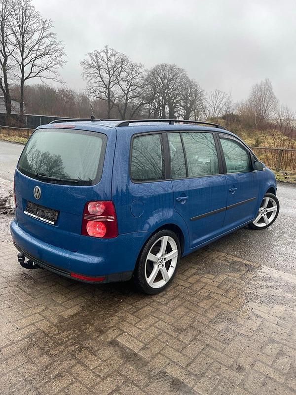 Gebraucht VW Touran 140 PS (102 kW) 2007 Blau Van / Kleinbus