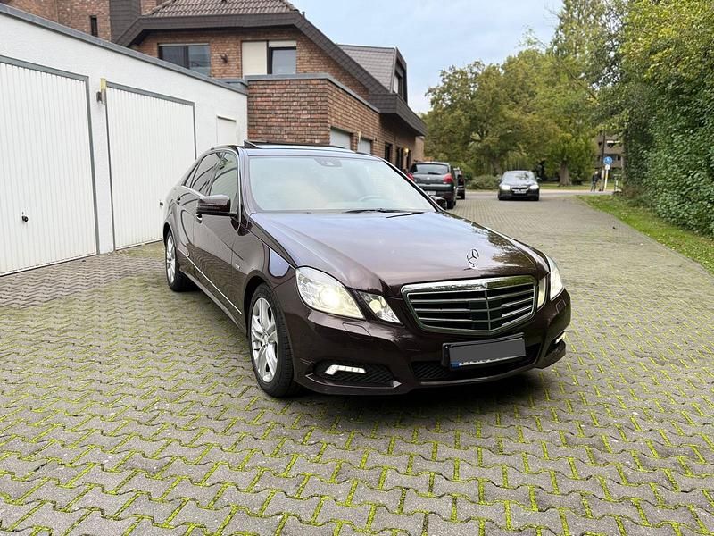 Andere farben Gebraucht 2011 Mercedes E350 Limousine | 7.500 € (Guter Preis) - Bild 1/4
