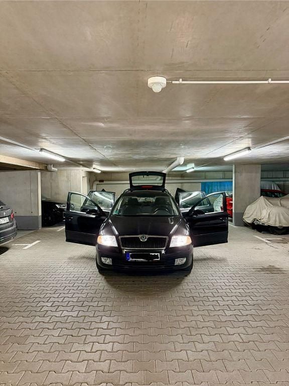 Schwarz Gebraucht 2006 Skoda Octavia Ambiente Kombi | 2.600 € (Fairer Preis) - Bild 1/4