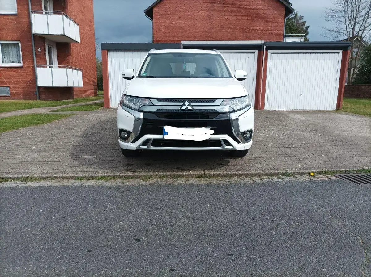 Gebraucht Mitsubishi Outlander P-HEV 224 PS (164 kW) 2021 Weiß SUV