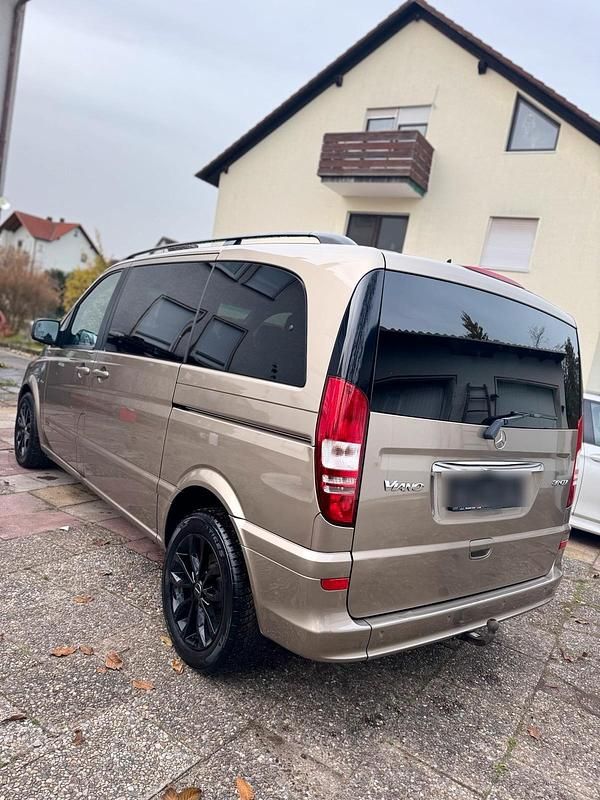 Gold Gebraucht 2011 Mercedes Viano Van / Kleinbus | 13.600 € (Superpreis) - Bild 1/4