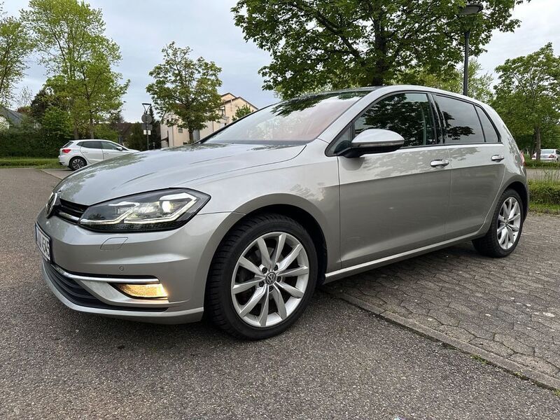 Beige Gebraucht 2017 VW Golf VII Highline Limousine | 15.500 € (Fairer Preis) - Bild 1/4