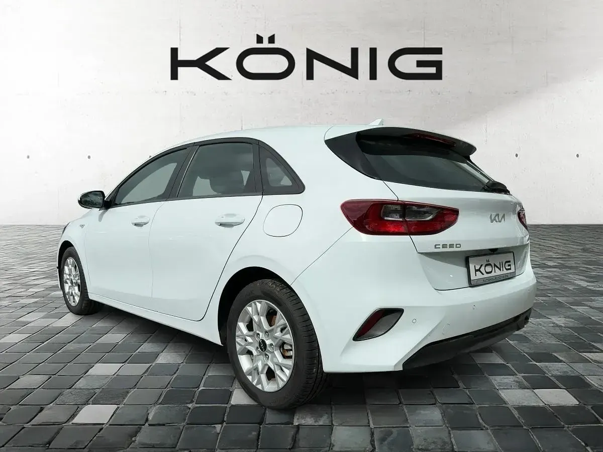 Usado Kia Ceed Edition 7 101 CV (74 kW) 2023 Blanco Utilitario