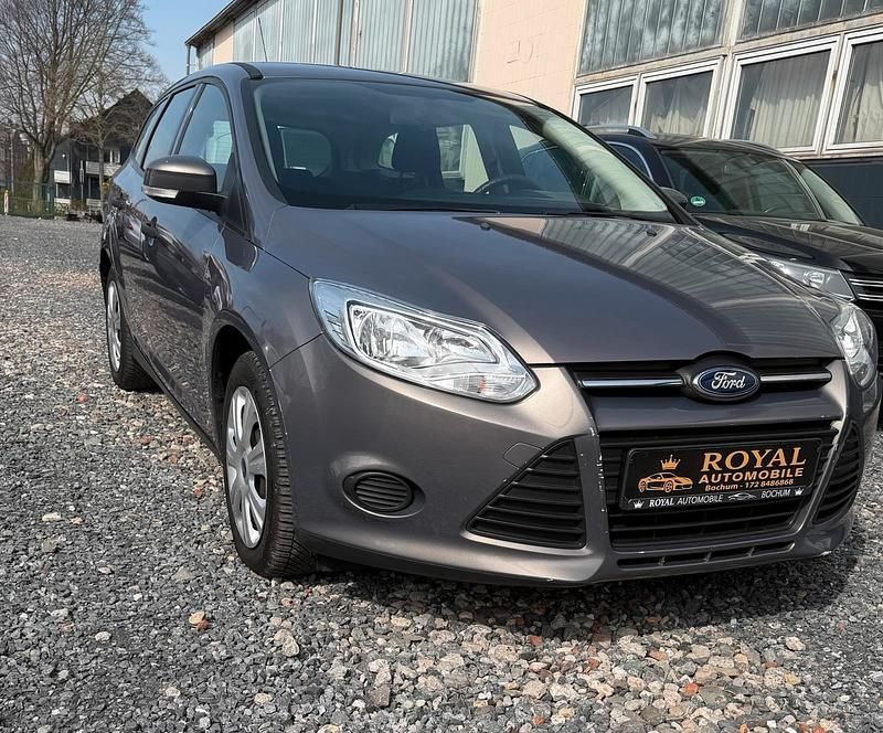 Gebraucht Ford Focus Ambiente 101 PS (74 kW) 2013 Grau Kombi