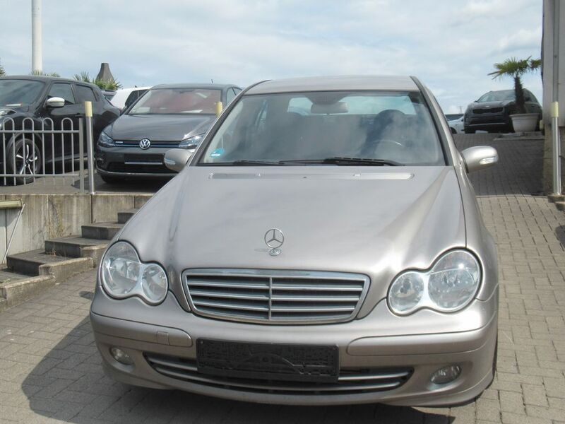 Silber Gebraucht 2005 Mercedes C220 Limousine | 2.250 € (Superpreis) - Bild 1/4