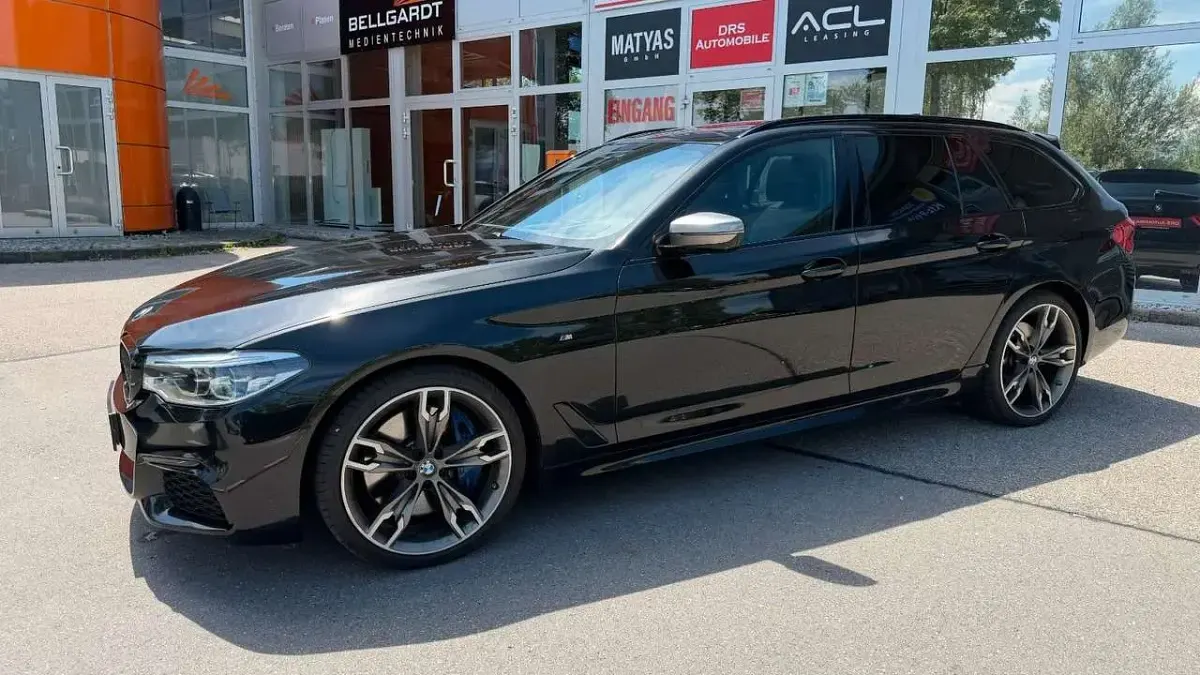 Gebraucht BMW 550 400 PS (294 kW) 2019 Black sapphire metallic Kombi
