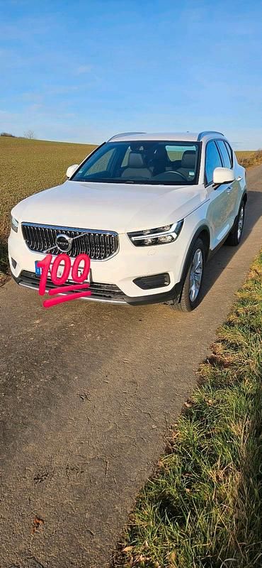 Weiß Gebraucht 2018 Volvo XC40 Momentum SUV | 23.900 € (Guter Preis) - Bild 1/4