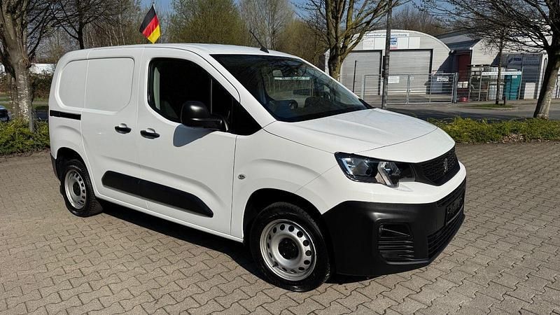 Gebraucht Peugeot Partner Premium 102 PS (75 kW) 2021 Weiß Van / Kleinbus