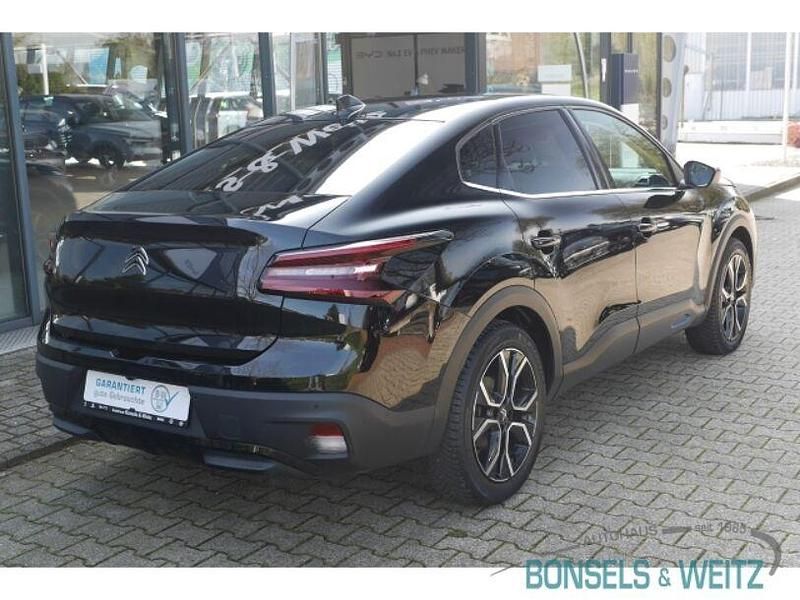 Gebraucht Citroën e-C4 Shine 100 kW (136 PS) 2023 Schwarz metallic Limousine