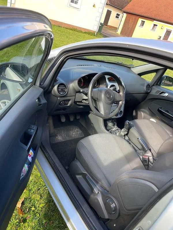 Gebraucht Opel Corsa Color Edition 69 PS (50 kW) 2012 Limousine