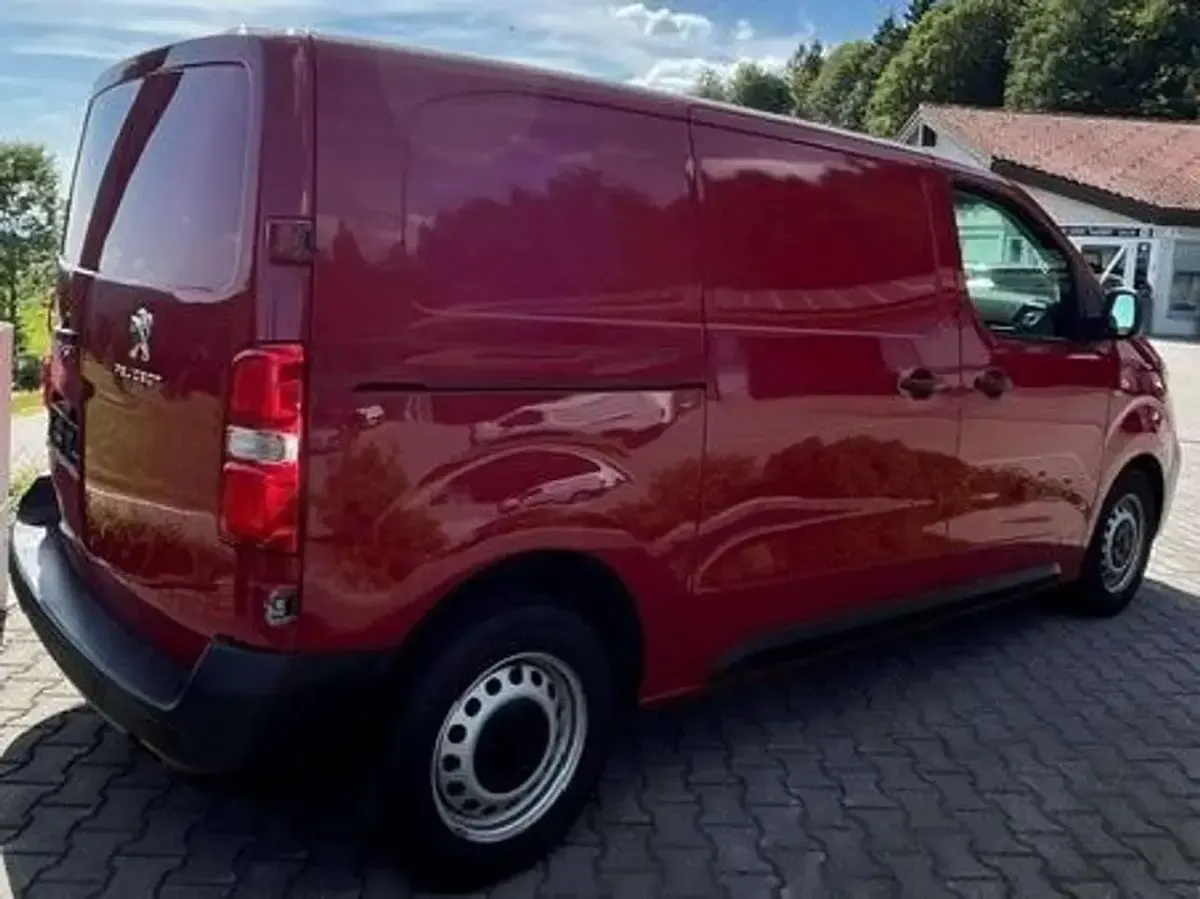 Gebraucht Peugeot Expert Premium 122 PS (89 kW) 2019 Farbe rot ardent Van