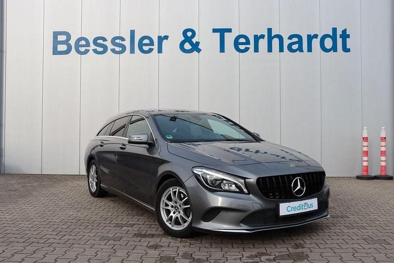 Grau Gebraucht 2017 Mercedes CLA200 Urban Limousine | 13.990 € (Guter Preis) - Bild 1/4