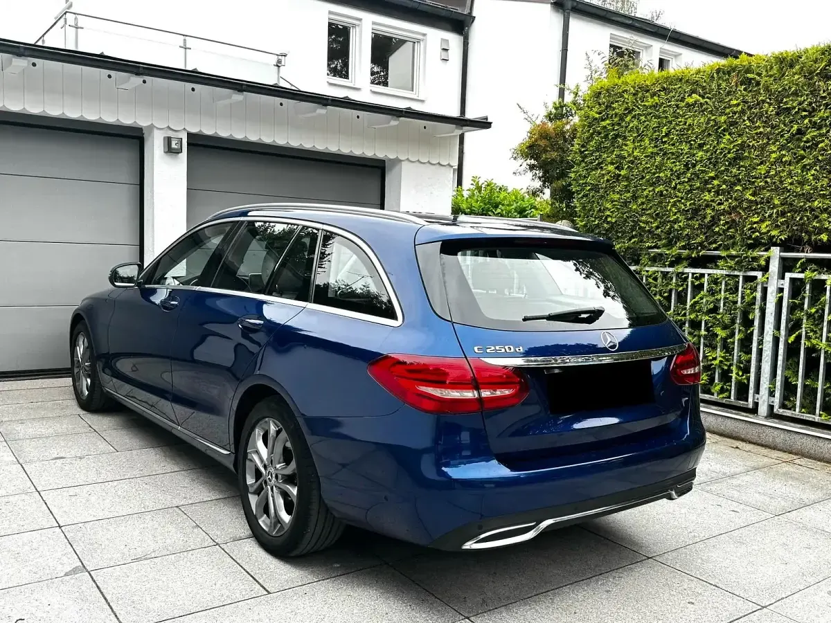 Gebraucht Mercedes C250 Avantgarde 204 PS (150 kW) 2017 Blau Kombi
