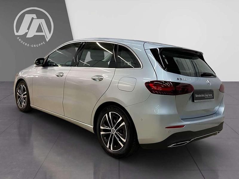 Gebraucht Mercedes B200 Progressive 163 PS (119 kW) 2025 Silberlack hightechsilber Van / Kleinbus