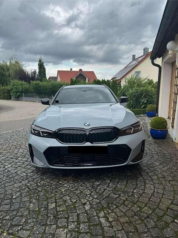 Grau Gebraucht 2023 BMW 330 M Sport Kombi | 45.000 € (Guter Preis) - Bild 1/4