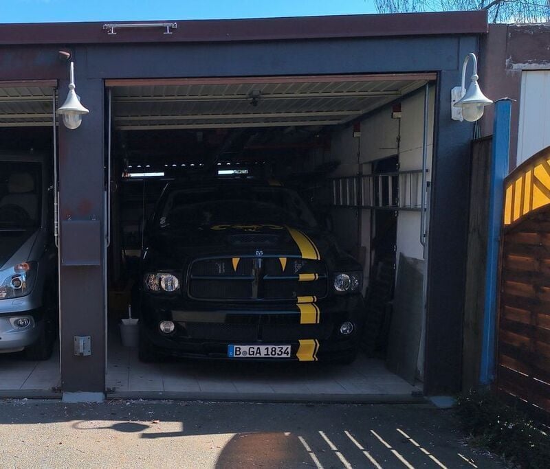 Schwarz Gebraucht 2003 Dodge Viper SUV | 39.000 € - Bild 1/4